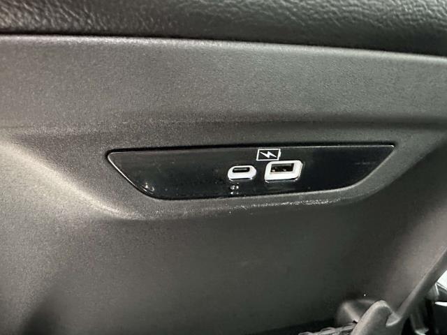 Photo of 2022 Bright White Clearcoat Chrysler Pacifica