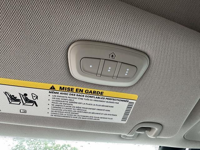Photo of 2022 Bright White Clearcoat Chrysler Pacifica