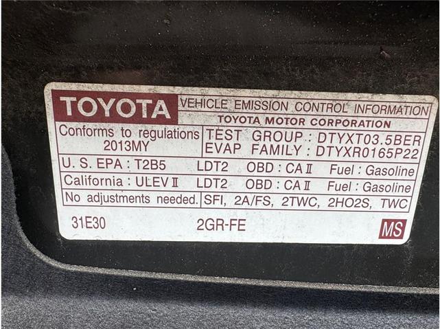 Photo of 2013 Super White Toyota Sienna