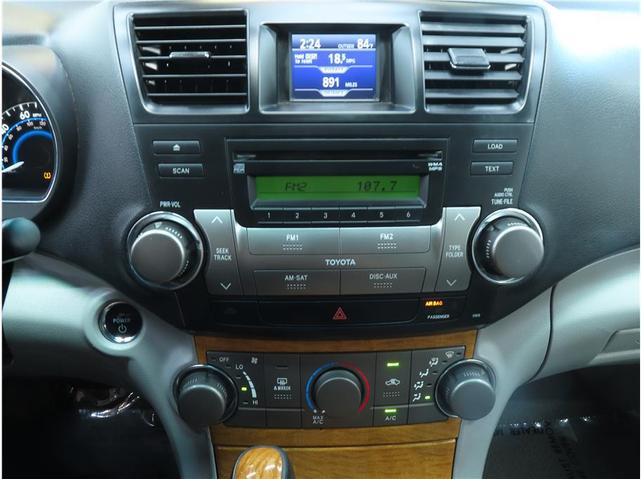 Photo of 2010 Classic Silver Metallic Toyota Highlander Hybrid