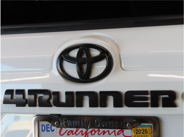 Photo of 2016 Super White Toyota 4Runner