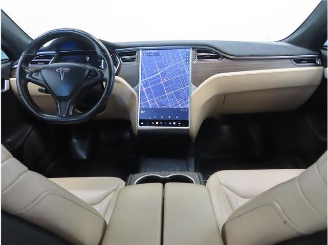 Photo of 2016 White Tesla Model S