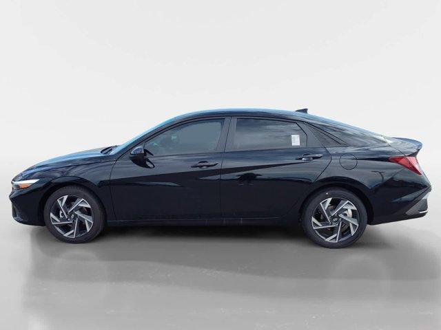 Photo of 2025 Black Hyundai ELANTRA