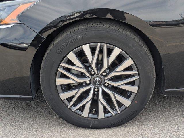 Photo of 2024 Super Black Nissan Altima
