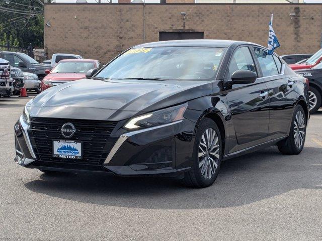 Photo of 2024 Super Black Nissan Altima