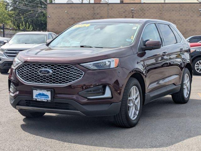 Photo of 2024 Burgundy Velvet Metallic Tinted Clearcoat Ford Edge