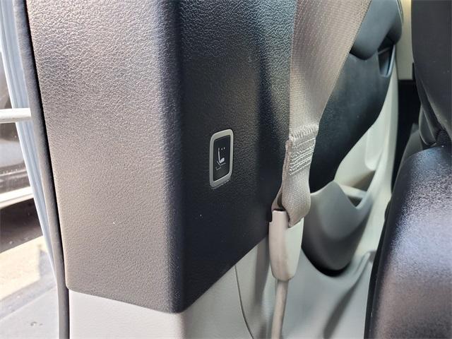 Photo of 2023 Silver Mist Clearcoat Chrysler Pacifica
