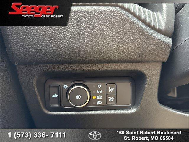 Photo of 2024 White 4X4 Ford Ranger
