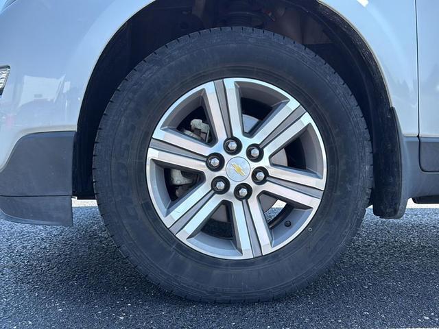 Photo of 2017 Iridescent Pearl Tricoat Chevrolet Traverse