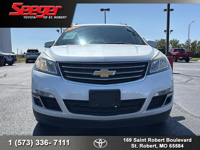 Photo of 2017 Iridescent Pearl Tricoat Chevrolet Traverse