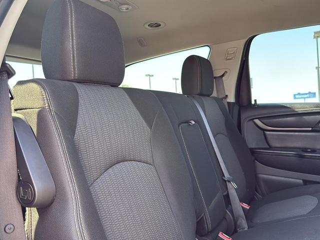 Photo of 2017 Iridescent Pearl Tricoat Chevrolet Traverse