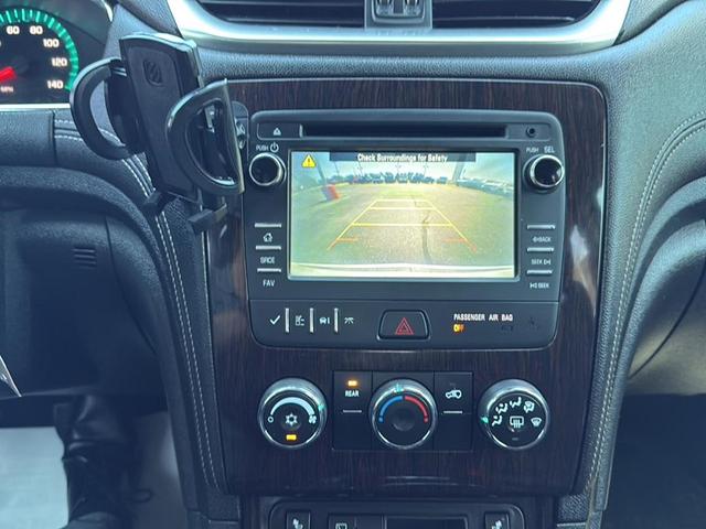 Photo of 2017 Iridescent Pearl Tricoat Chevrolet Traverse