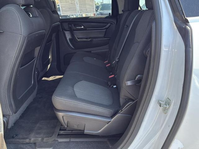 Photo of 2017 Iridescent Pearl Tricoat Chevrolet Traverse
