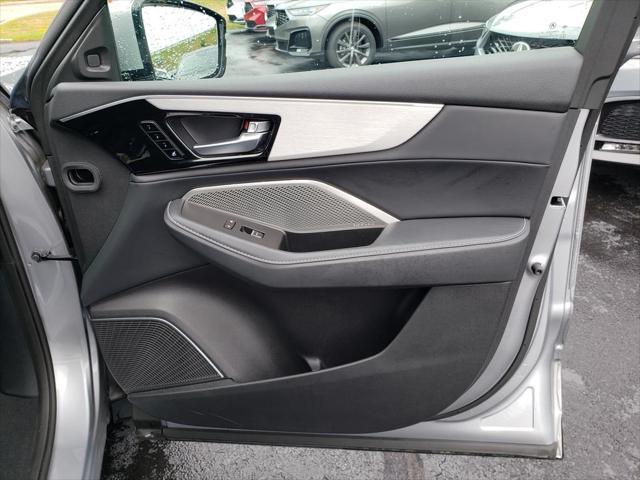 Photo of 2023 Lunar Silver Metallic Acura MDX