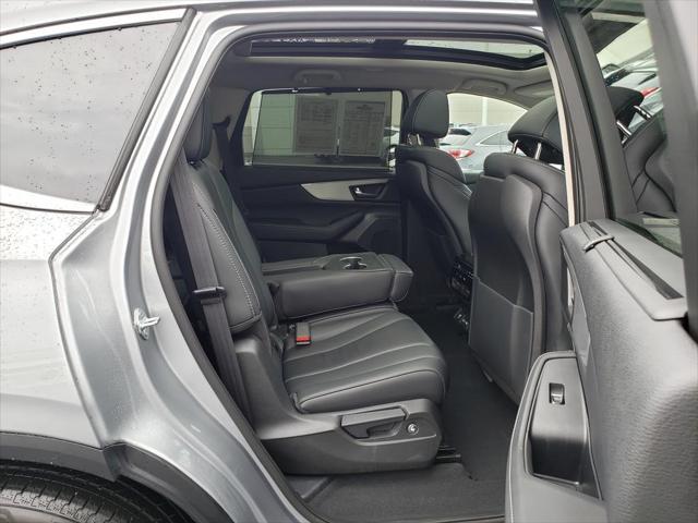 Photo of 2023 Lunar Silver Metallic Acura MDX