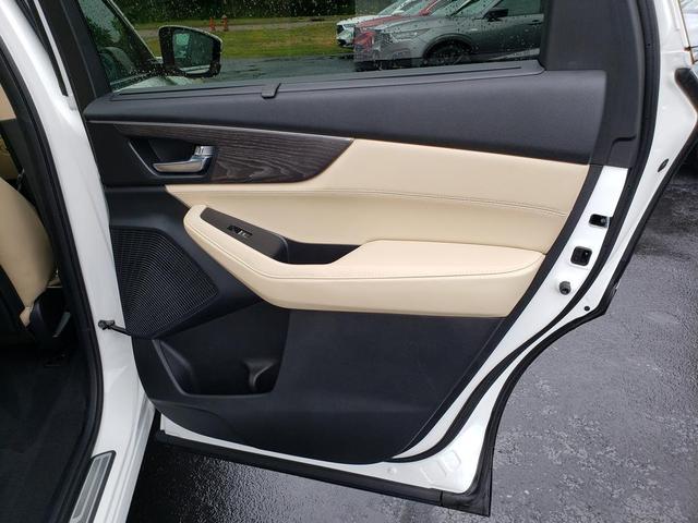 Photo of 2023 Platinum White Pearl Acura MDX