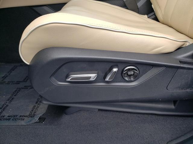 Photo of 2023 Platinum White Pearl Acura MDX