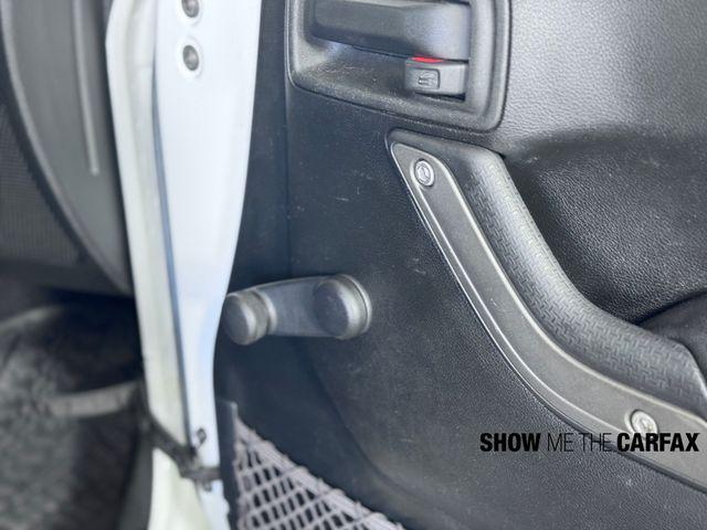 Photo of 2016 Bright White Clearcoat Jeep Wrangler