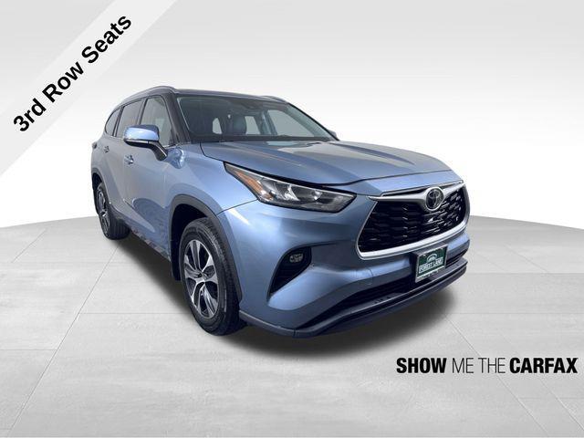 Photo of 2020 Moon Dust Toyota Highlander