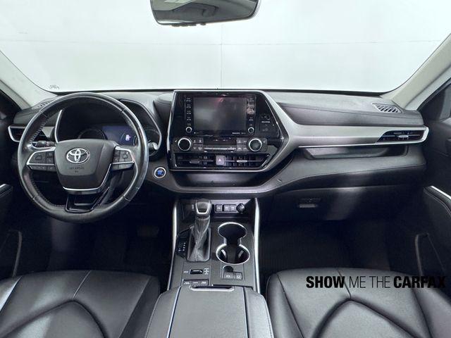 Photo of 2020 Moon Dust Toyota Highlander