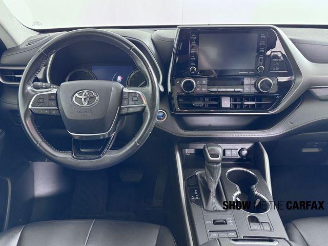 Photo of 2020 Moon Dust Toyota Highlander