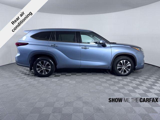 Photo of 2020 Moon Dust Toyota Highlander