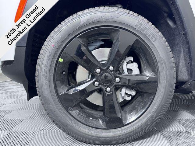 Photo of 2025 Bright White Clearcoat Jeep Grand Cherokee L