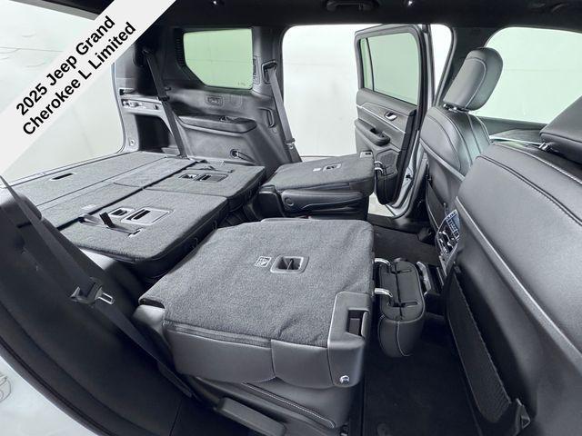 Photo of 2025 Bright White Clearcoat Jeep Grand Cherokee L