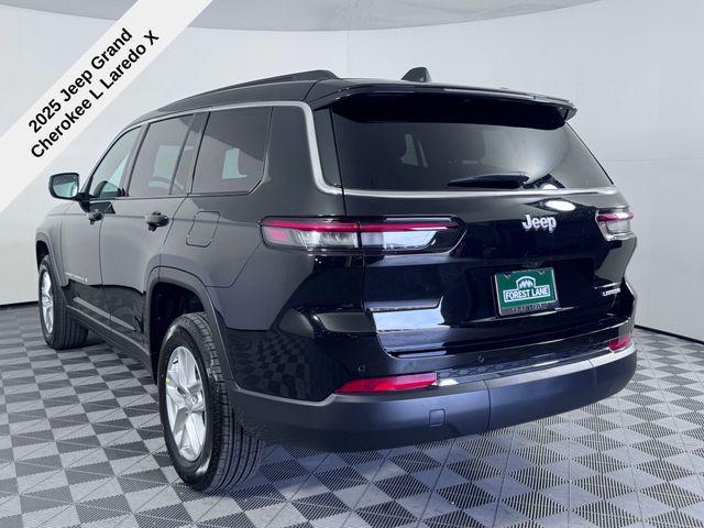 Photo of 2025 Diamond Black Crystal Pearlcoat Jeep Grand Cherokee L