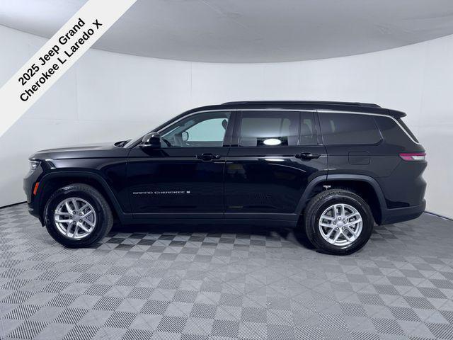 Photo of 2025 Diamond Black Crystal Pearlcoat Jeep Grand Cherokee L