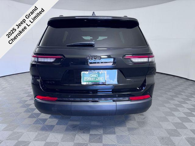 Photo of 2025 Diamond Black Crystal Pearlcoat Jeep Grand Cherokee L