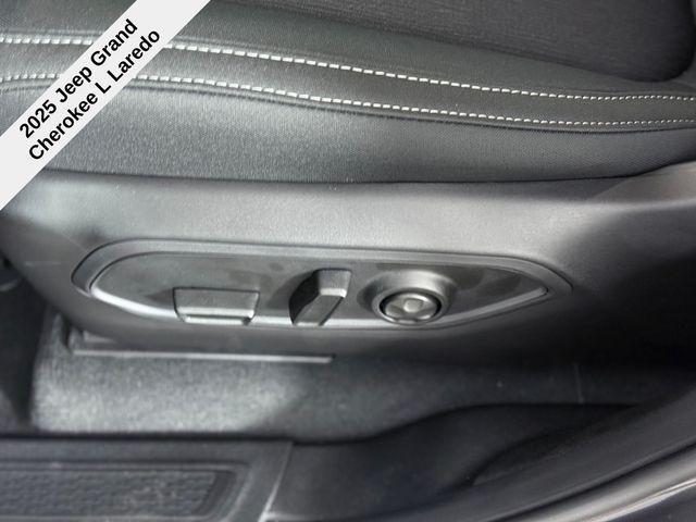 Photo of 2025 Baltic Gray Metallic Clearcoat Jeep Grand Cherokee L
