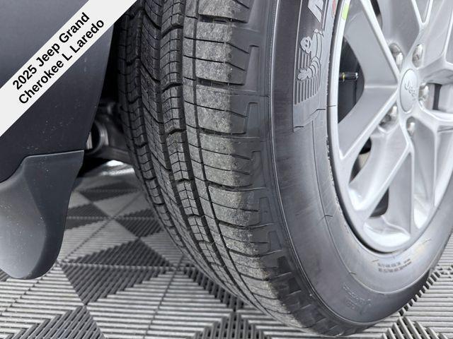 Photo of 2025 Baltic Gray Metallic Clearcoat Jeep Grand Cherokee L