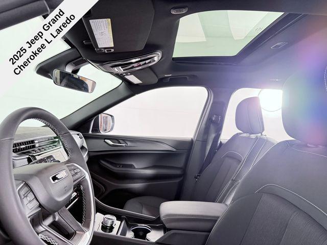 Photo of 2025 Baltic Gray Metallic Clearcoat Jeep Grand Cherokee L
