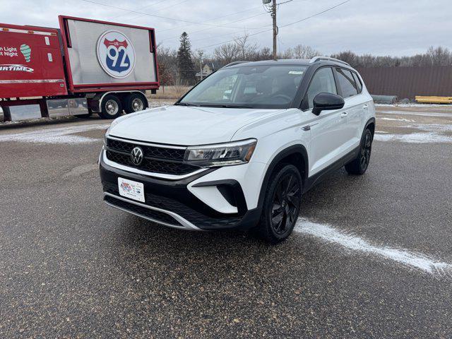 Photo of 2024 White Volkswagen Taos