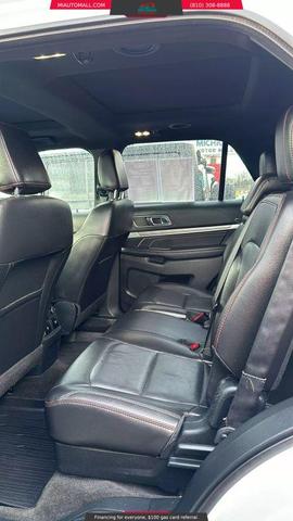 Photo of 2018 White Platinum Metallic Tri-Coat Ford Explorer