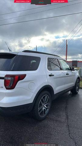 Photo of 2018 White Platinum Metallic Tri-Coat Ford Explorer