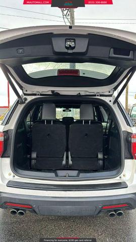 Photo of 2018 White Platinum Metallic Tri-Coat Ford Explorer