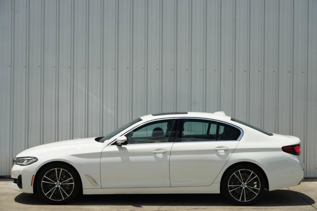Photo of 2022 Alpine White BMW 530