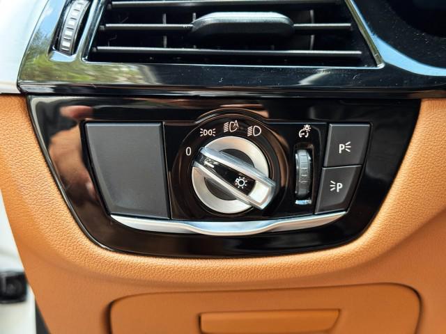 Photo of 2022 Alpine White BMW 530