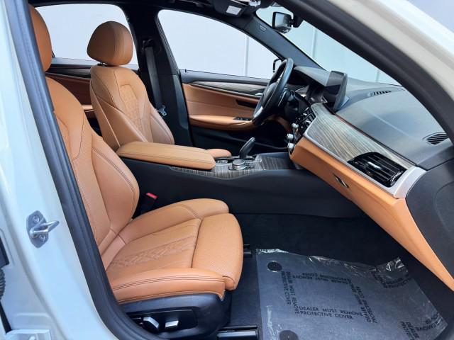 Photo of 2022 Alpine White BMW 530