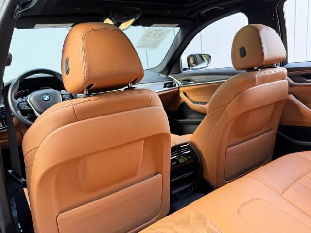 Photo of 2022 Alpine White BMW 530