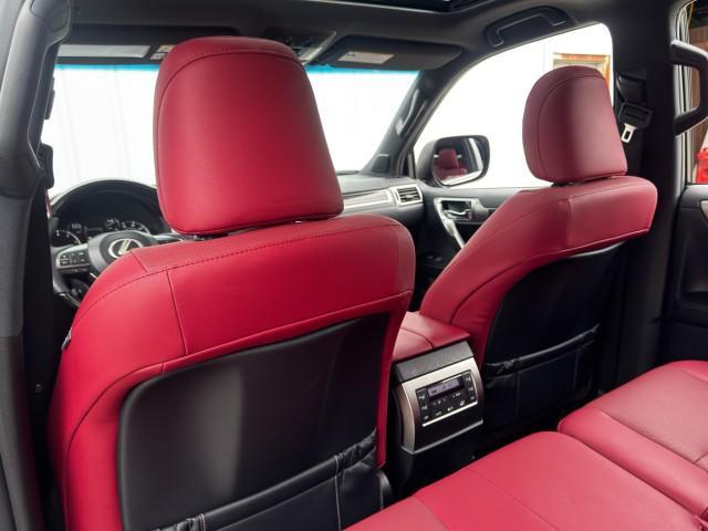 Photo of 2023 Atomic Silver Lexus GX 460
