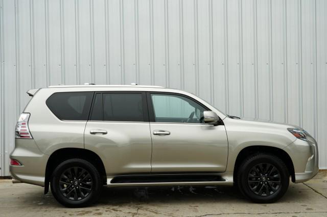 Photo of 2023 Atomic Silver Lexus GX 460