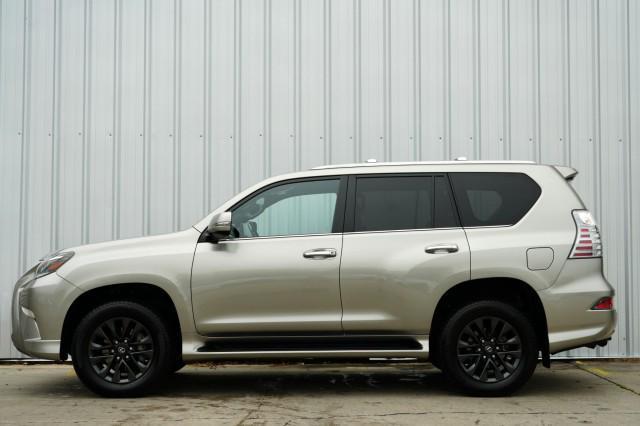 Photo of 2023 Atomic Silver Lexus GX 460