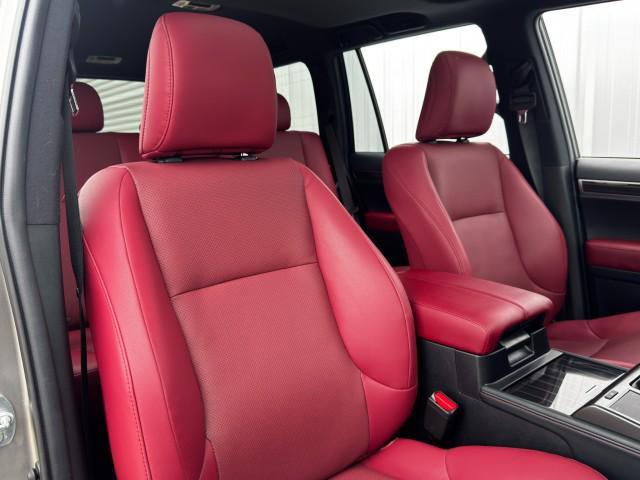 Photo of 2023 Atomic Silver Lexus GX 460