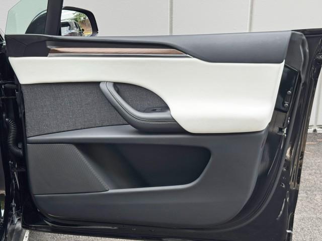 Photo of 2022 Solid Black Tesla Model X