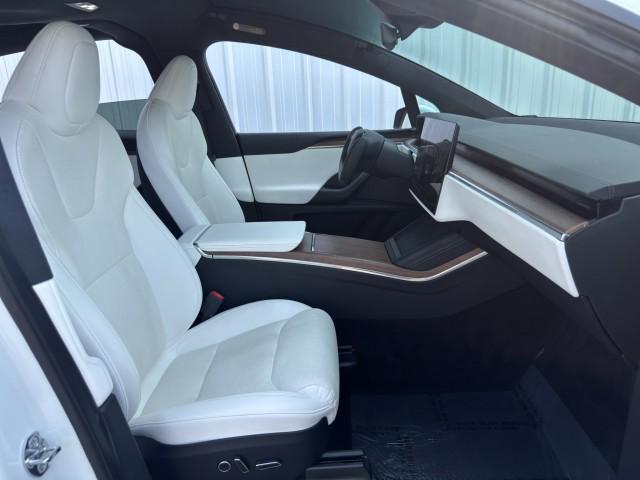 Photo of 2022 Pearl White Multi-Coat Tesla Model X