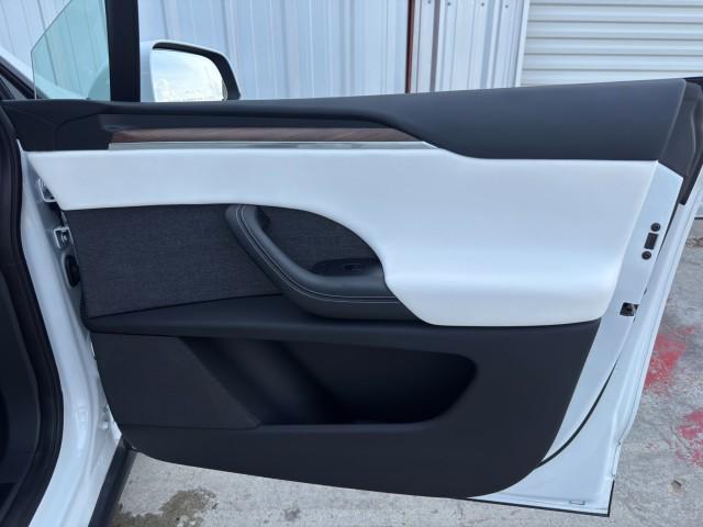 Photo of 2022 Pearl White Multi-Coat Tesla Model X