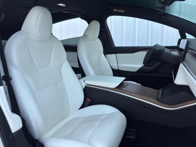 Photo of 2022 Pearl White Multi-Coat Tesla Model X